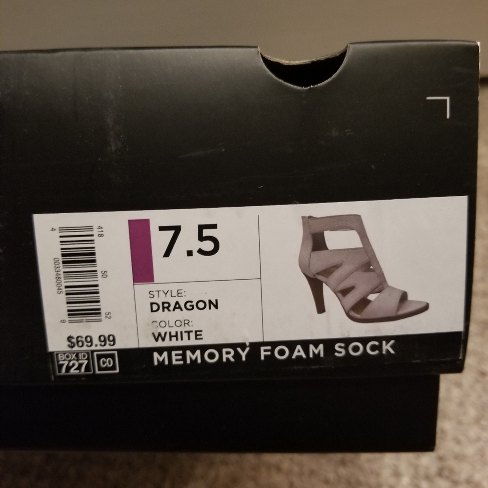 Vera Wang Heels - Picture 4 of 4